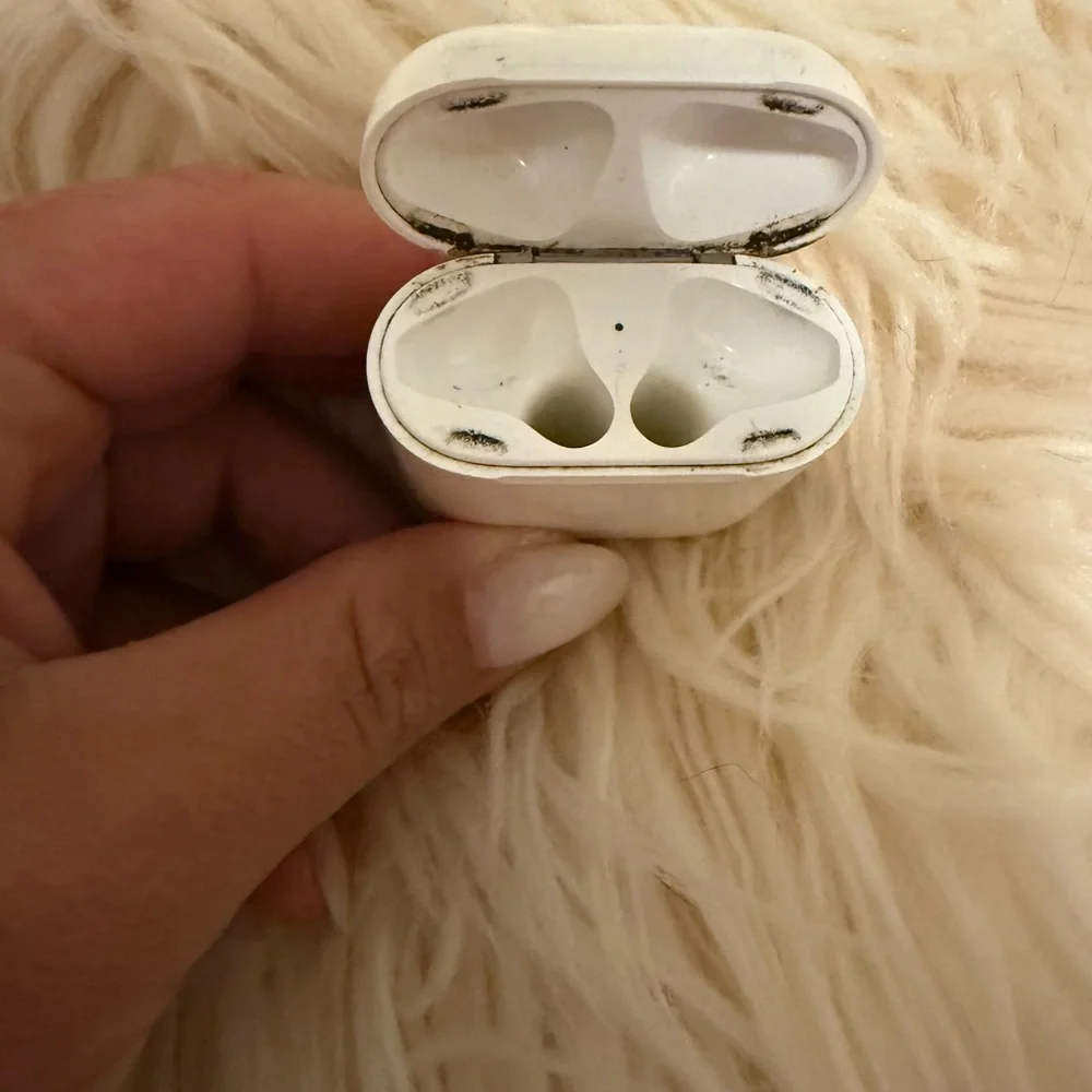 Apple AirPods First Gen *see description*